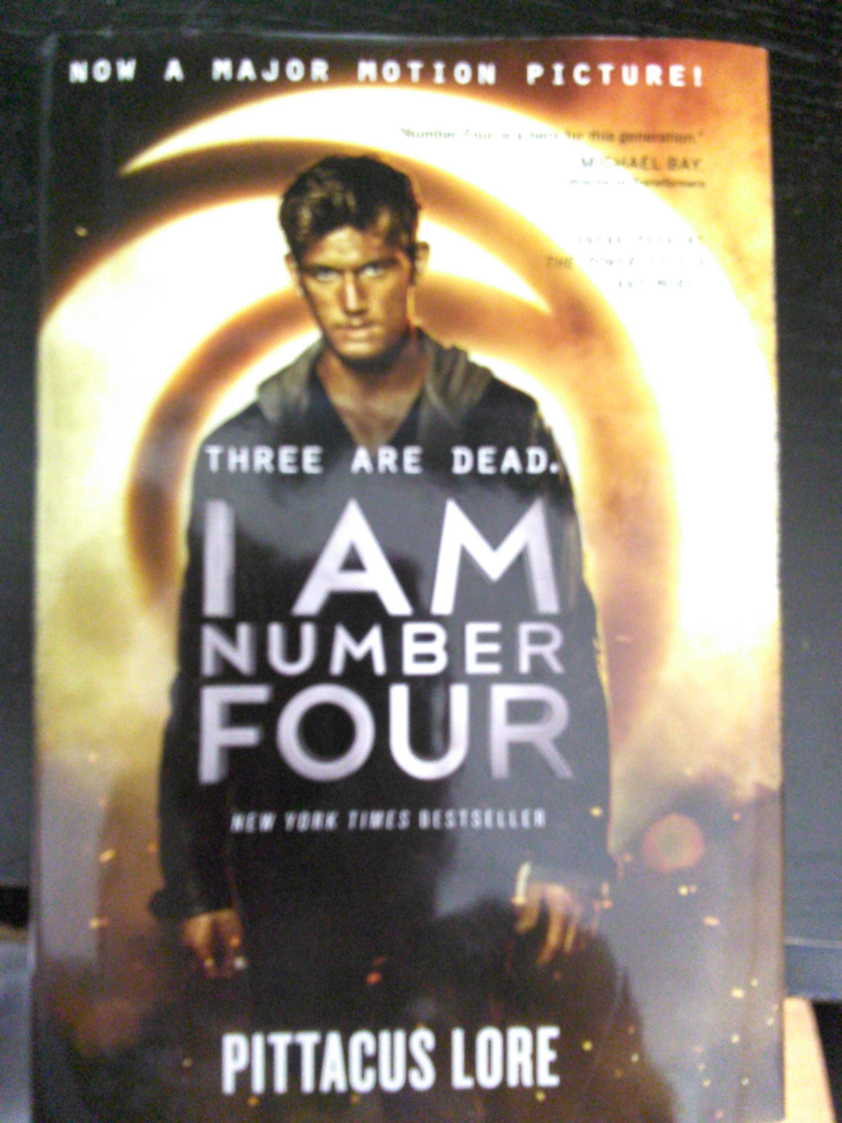 I Am Number Four: A #1 New York Times Bestselling YA Sci-Fi Thriller about an Alien Teen with Powers Fighting to Save Earth (Lorien Legacies, 1)