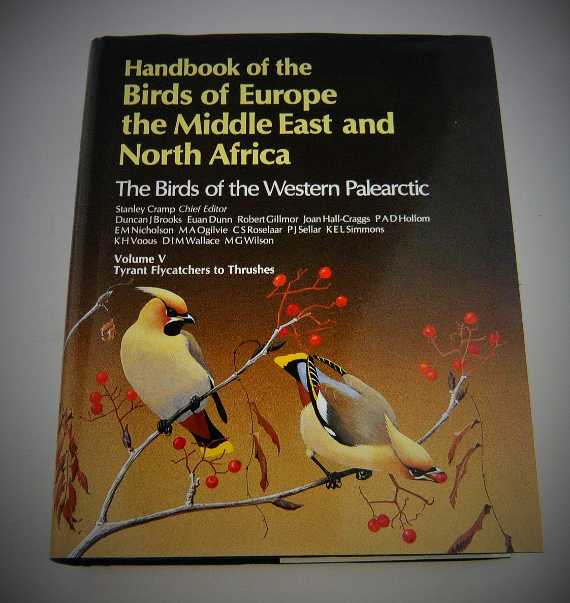 Handbook of the Birds of Europe, the Middle East and North Africa: The Birds of the Western PalearcticVolume V: Tyrant Flycatchers to Thrushes