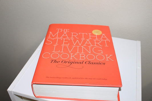 The Martha Stewart Living Cookbook: The Original Classics - 6132