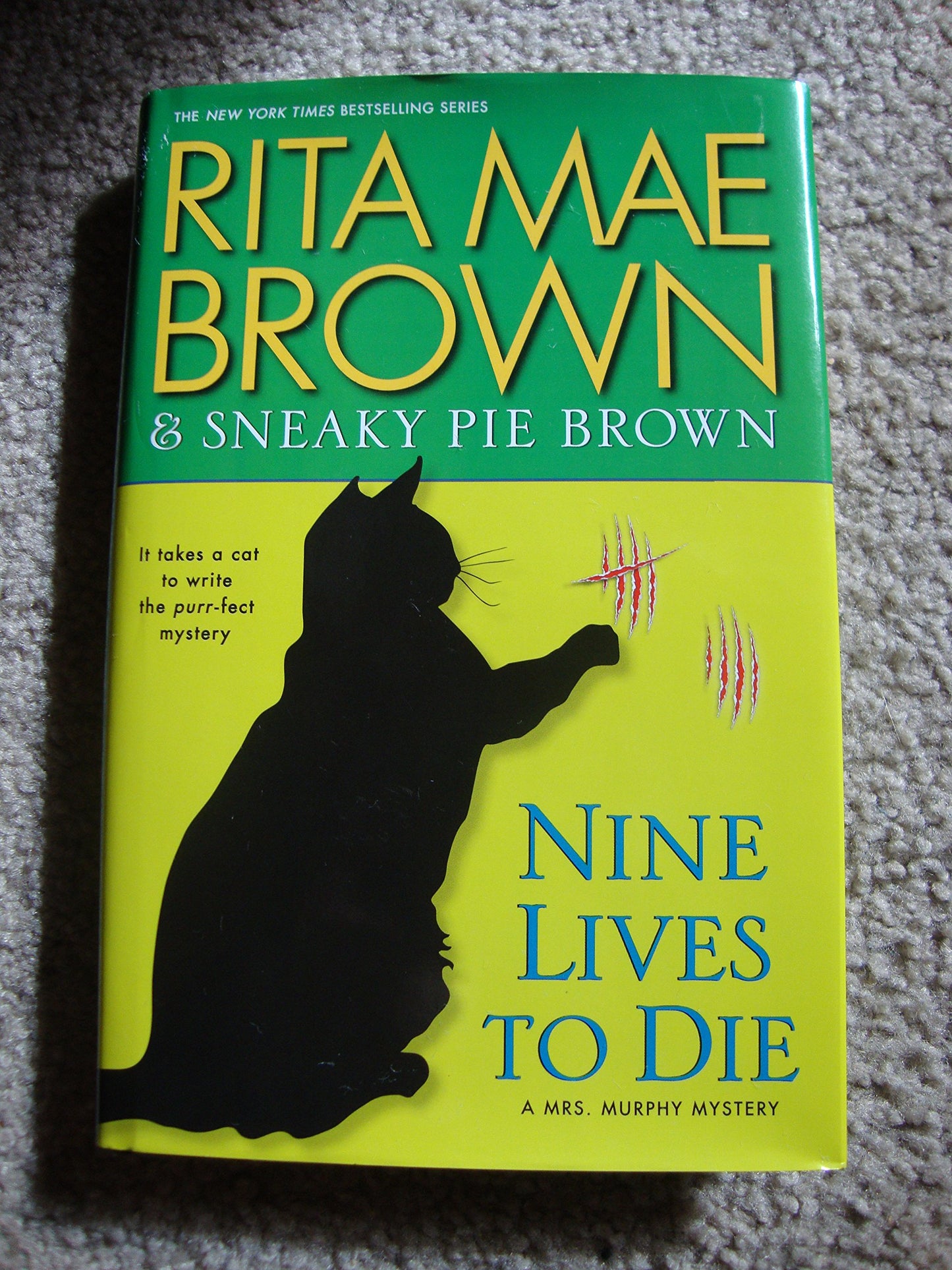 Nine Lives to Die (Mrs. Murphy)