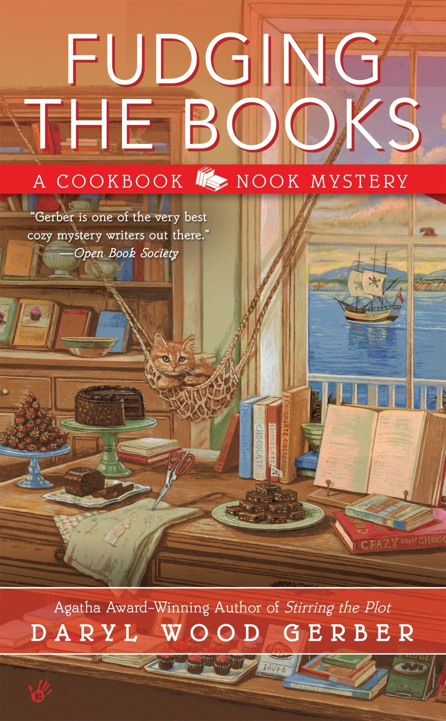 Fudging the Books (A Cookbook Nook Mystery)