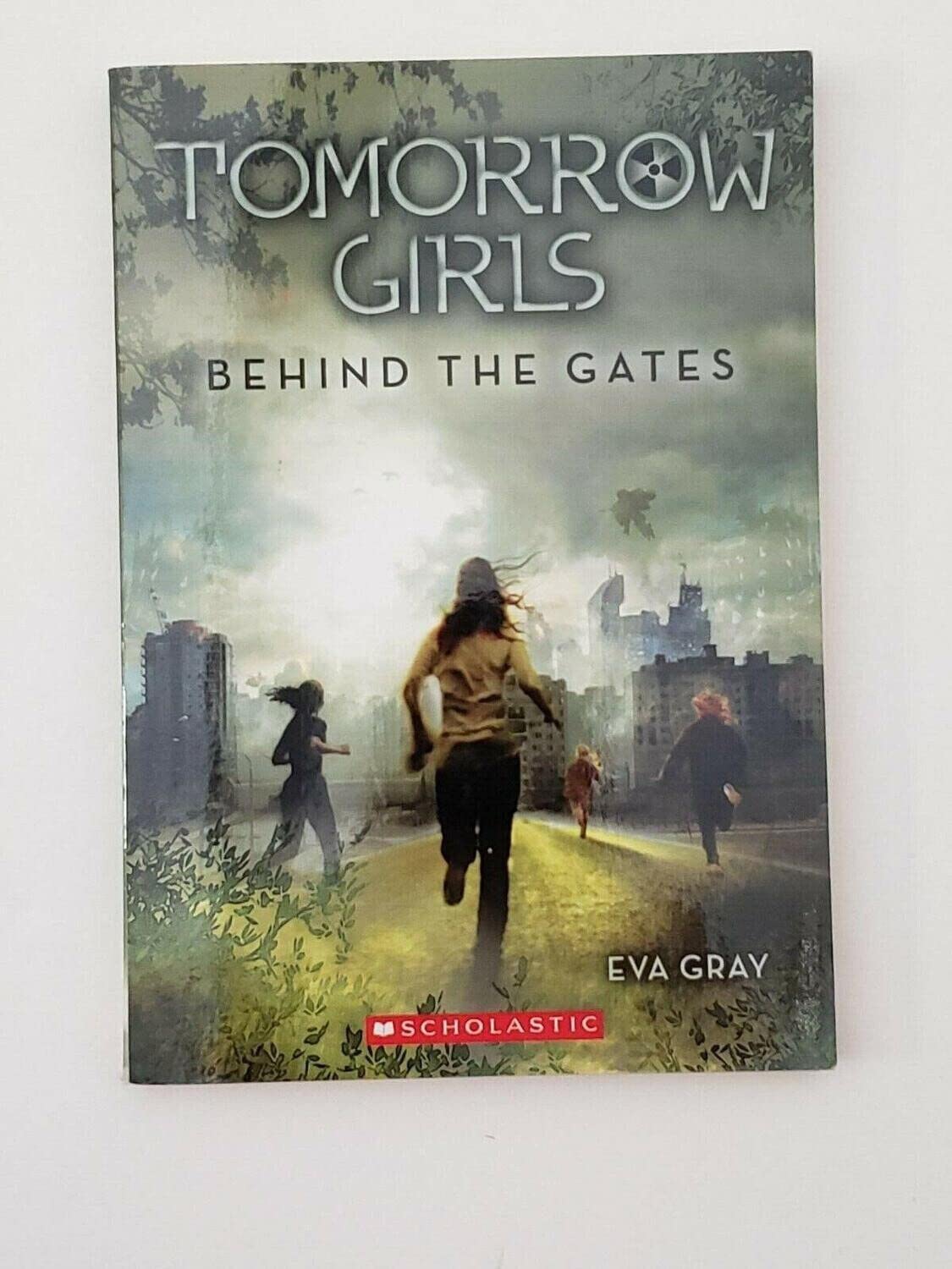 TOMORROW GIRLS: BEHIND THE GATES - 807