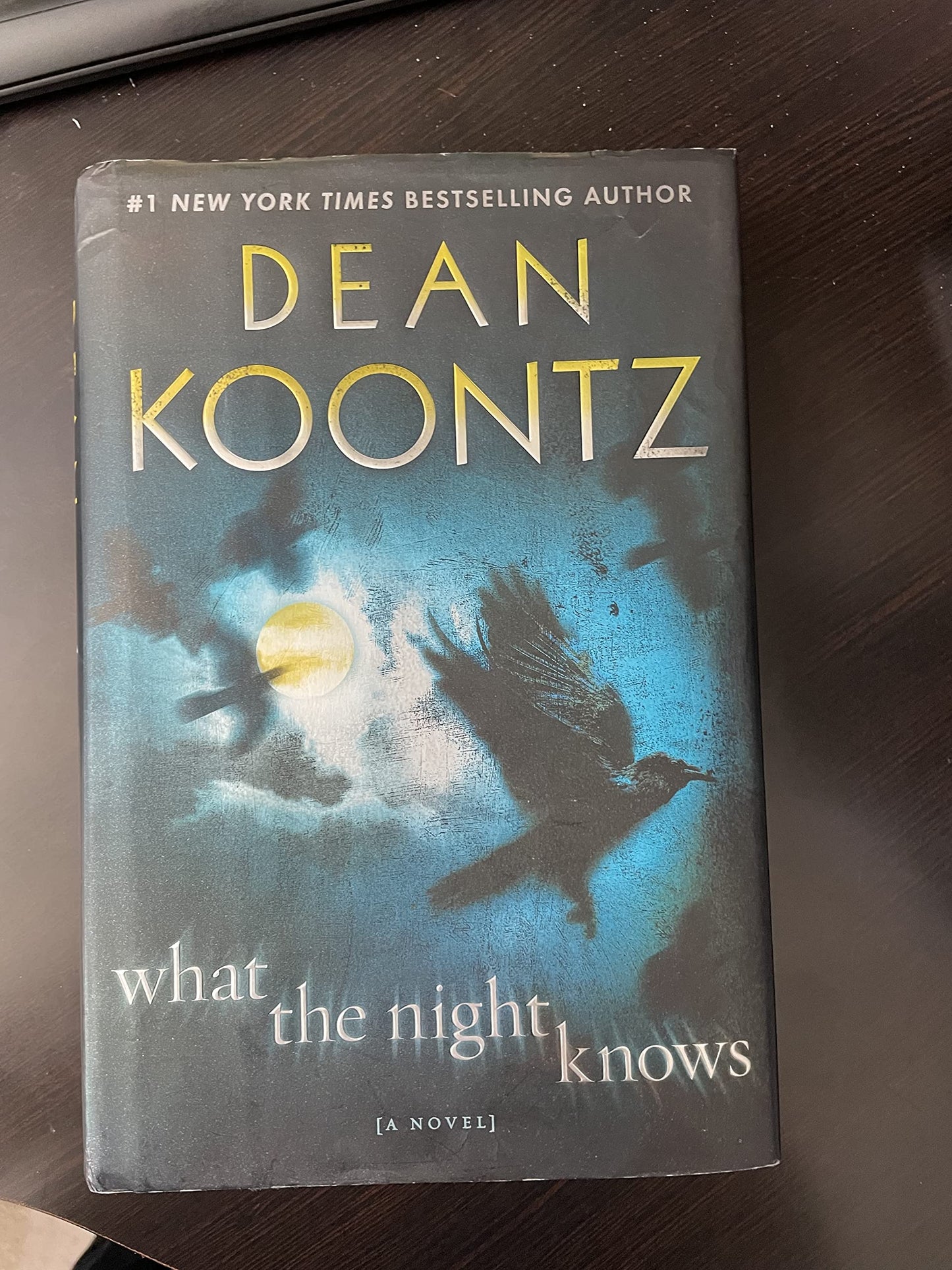 WHAT THE NIGHT KNOWS: A NOVEL - 6695