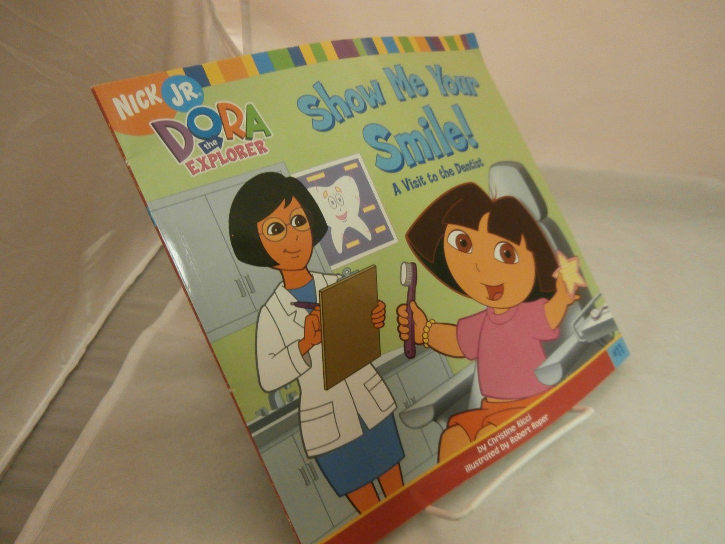 Show Me Your Smile!: A Visit To The Dentist (Dora the Explorer) - 9120