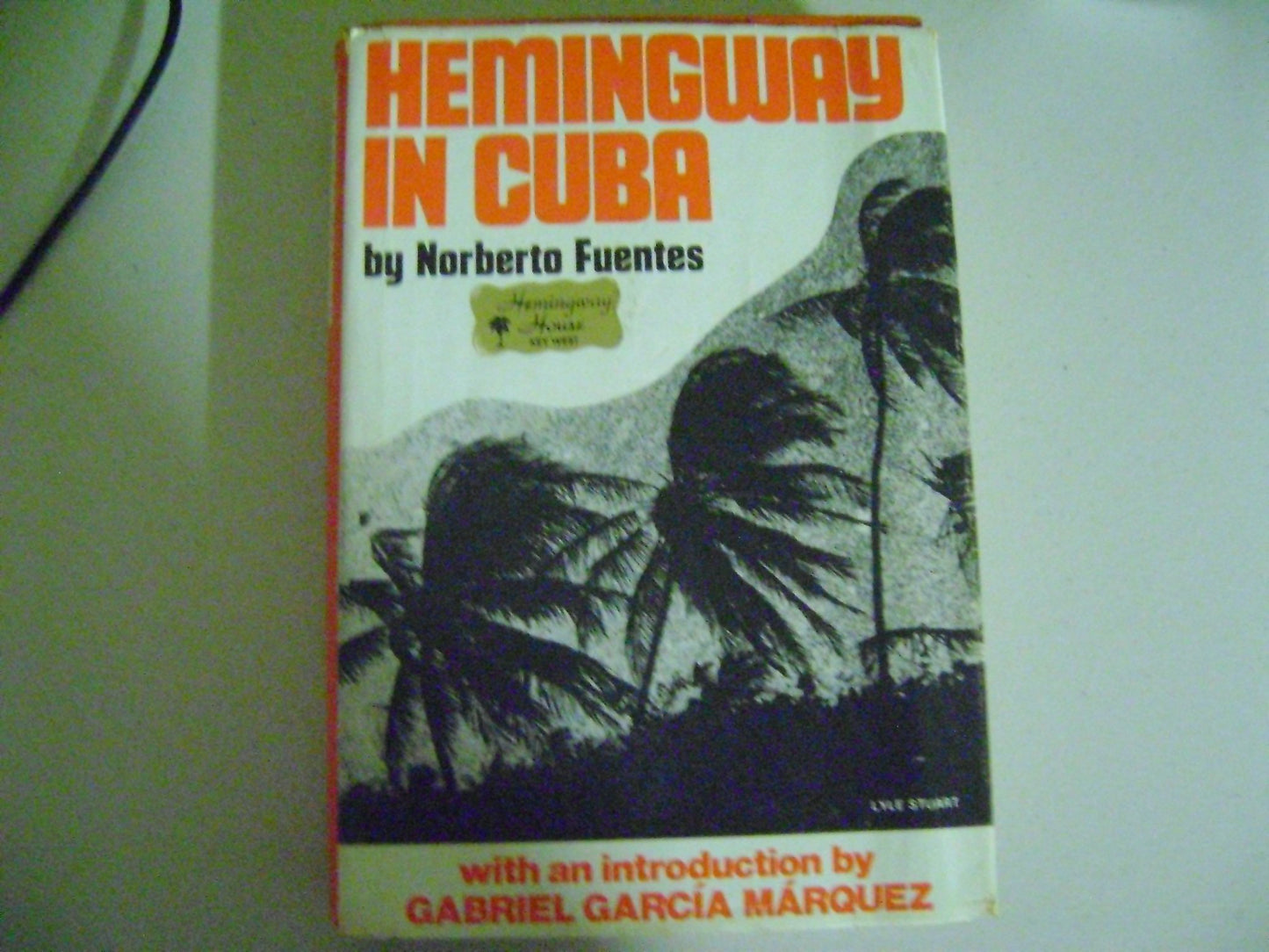 Hemingway in Cuba (English and Spanish Edition)