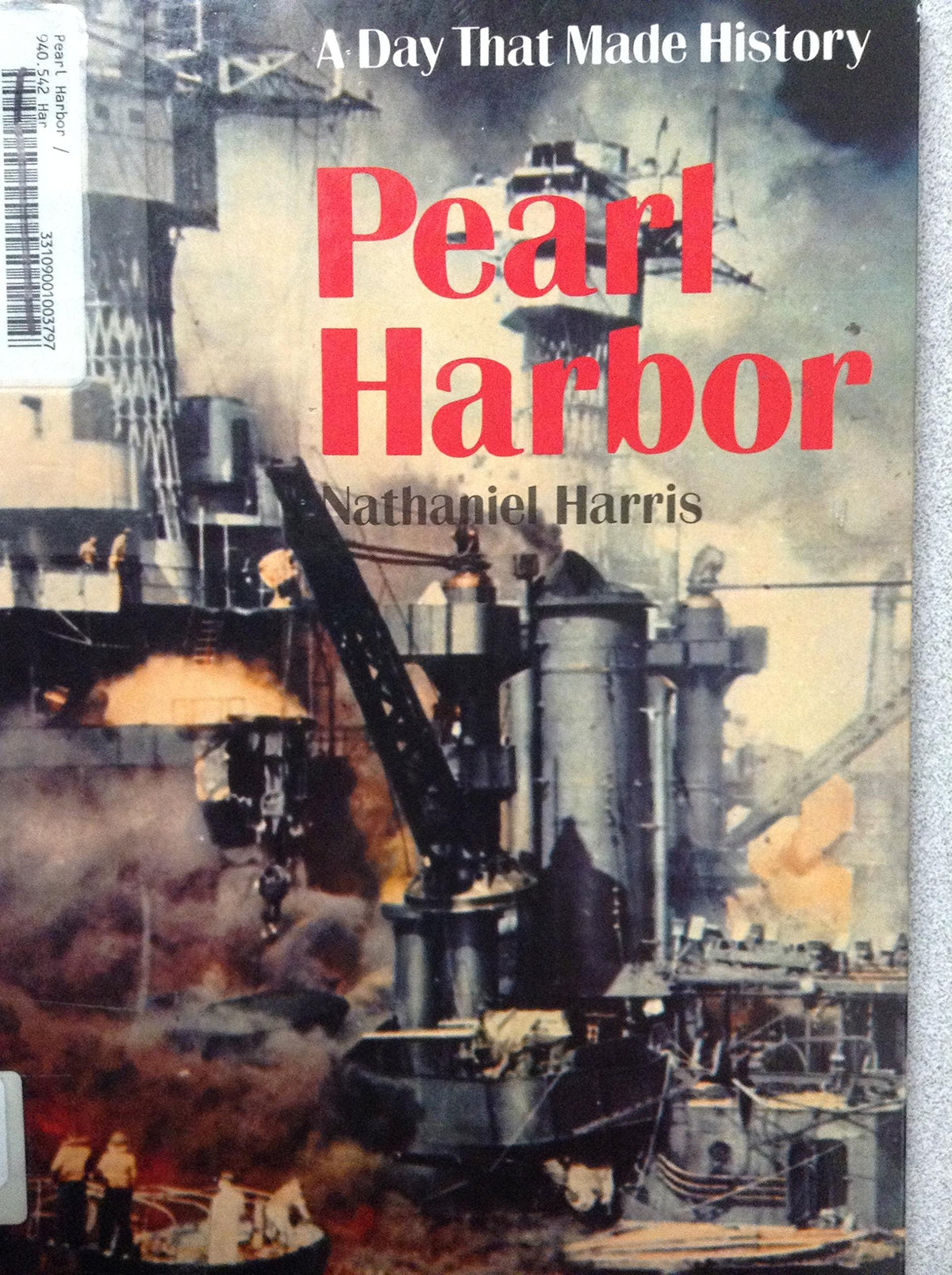 Pearl Harbor (A Day That Made History Series)