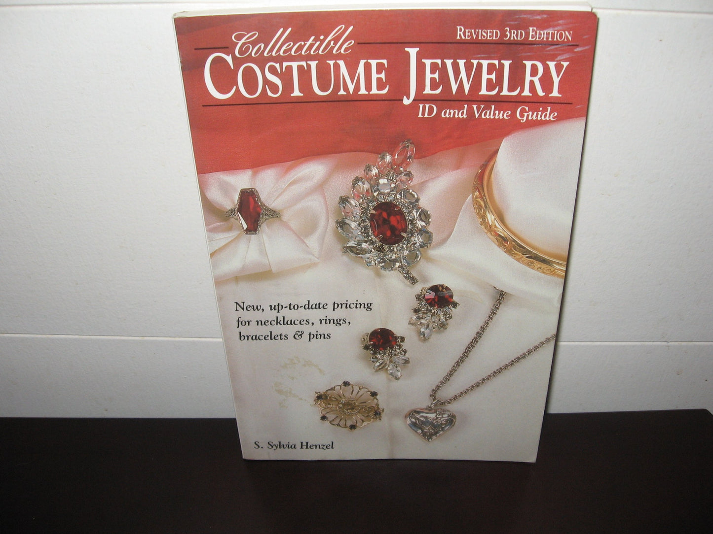 Collectible Costume Jewelry: Identification & Value Guide