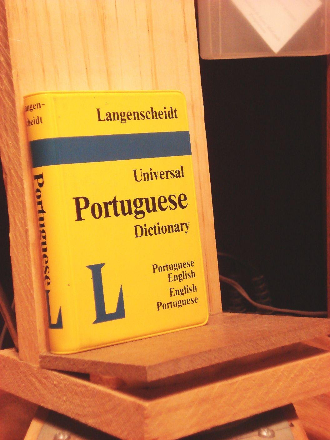 Langenscheidt's Universal Portuguese Dictionary : English-Portuguese/Portuguese-English