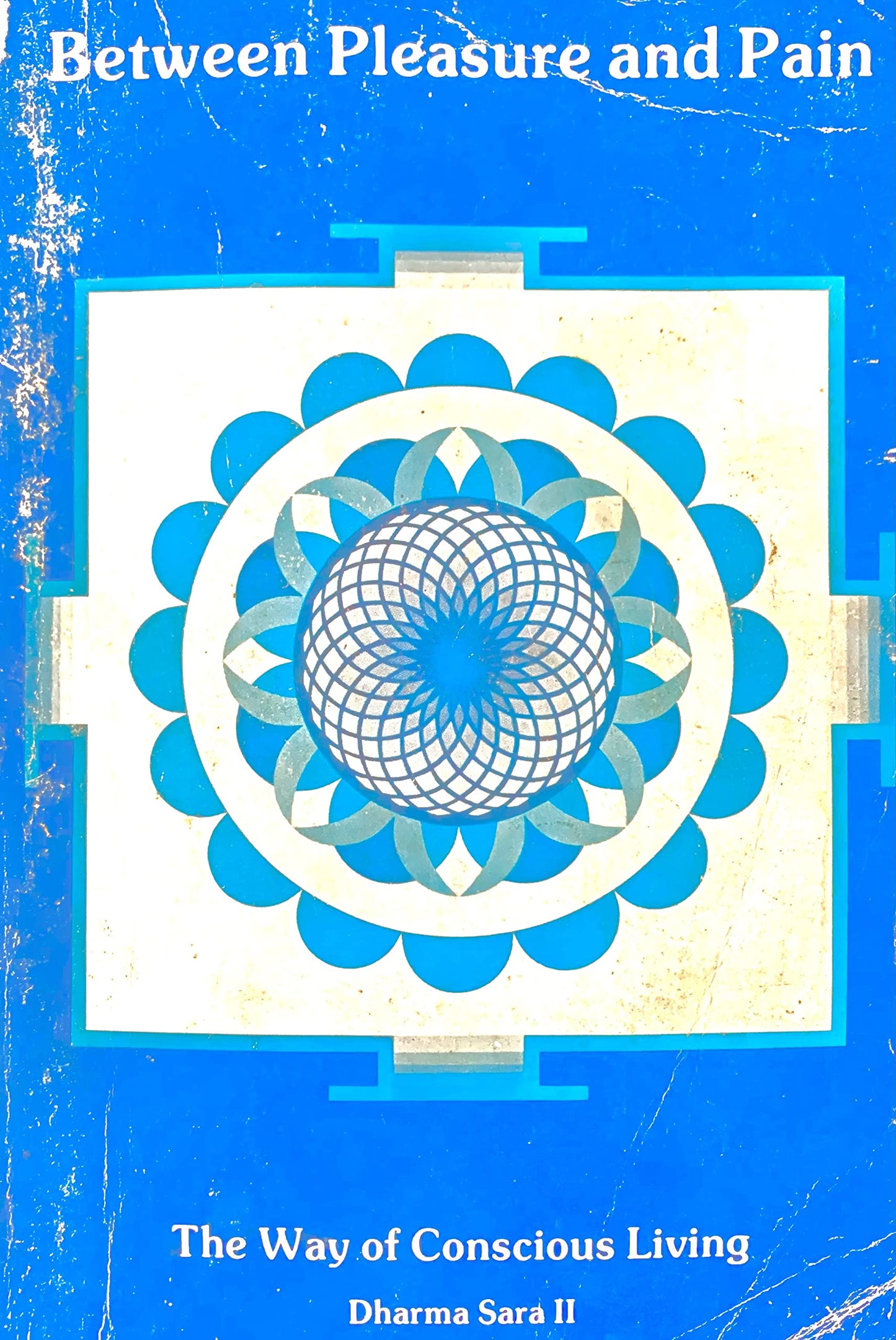 Between Pleasure and Pain: The Way of Conscious Living (Dharma Sara II) - 9642