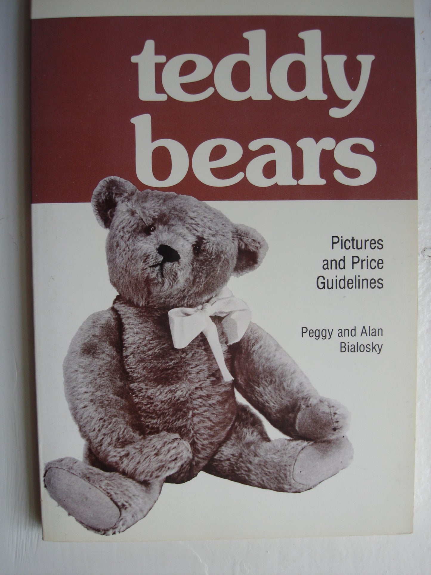 The first teddy bears: Pictures and price guidelines