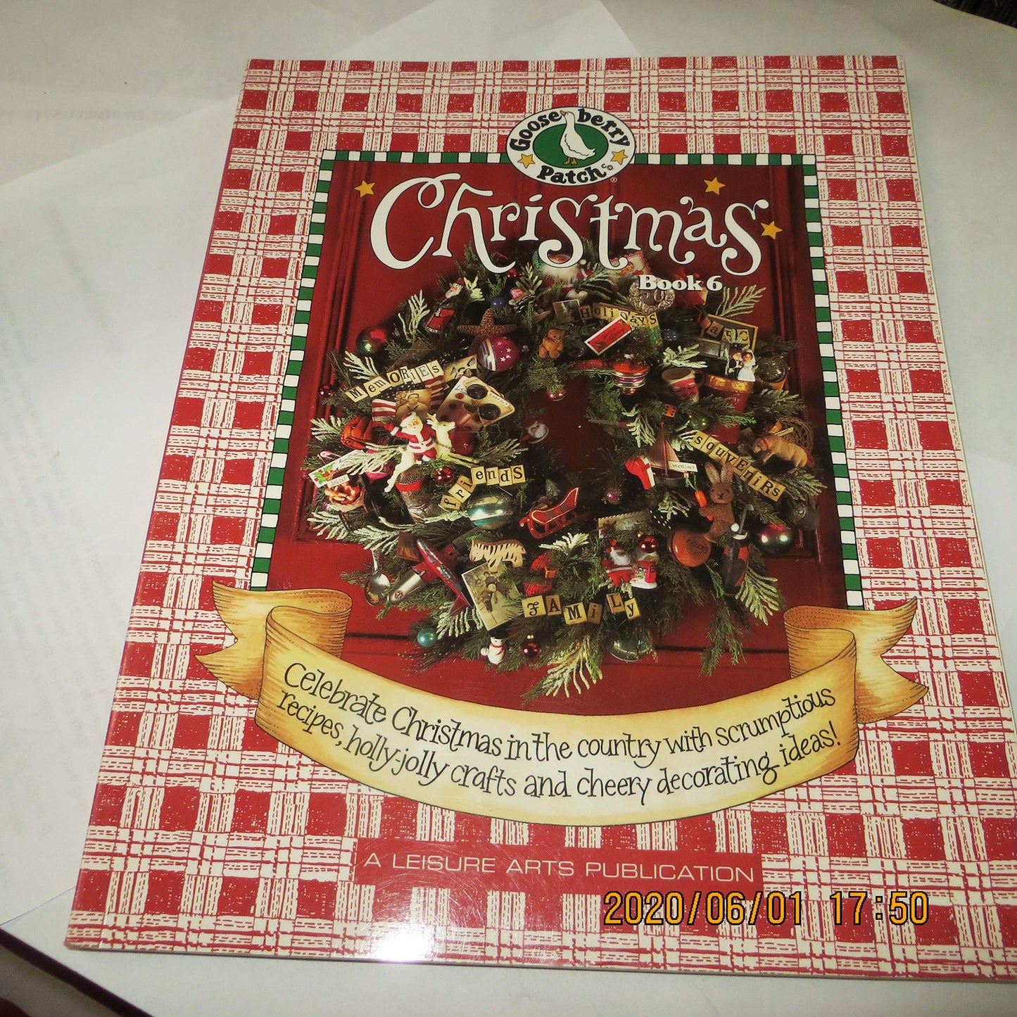 Gooseberry Patch Christmas: Book 6: Celebrate Christmas in the Country with Scrumptious Recipes, Holly Jolly Crafts, and Cheery Decorating Ideas! - 7804