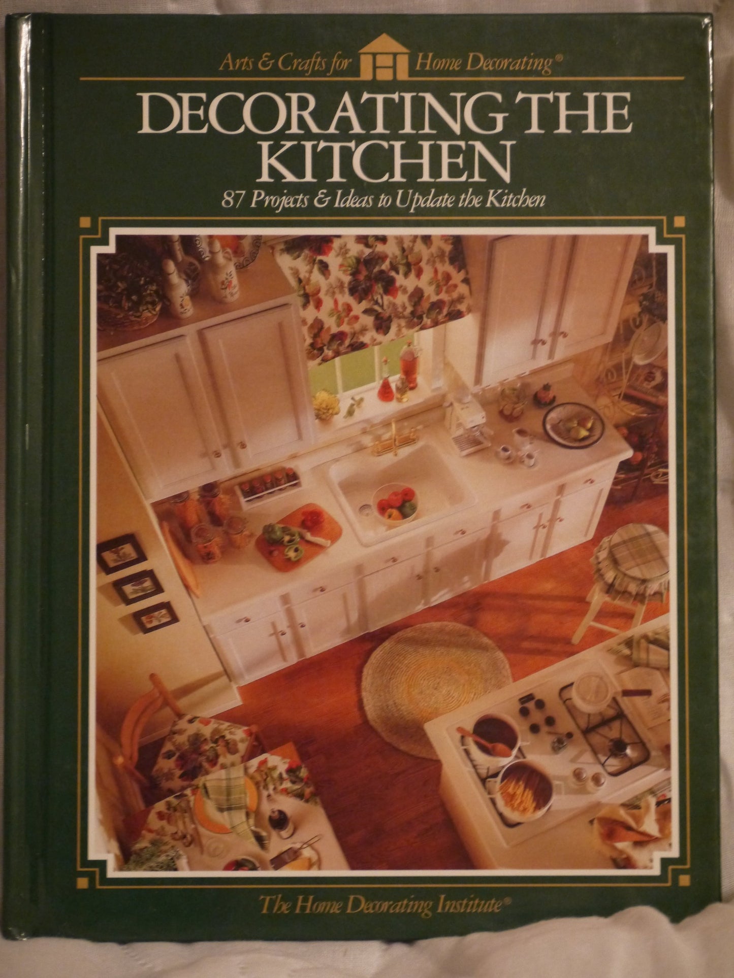 Decorating the Kitchen: 87 Projects & Ideas to Update the Kitchen (Arts & Crafts for Home Decorating)