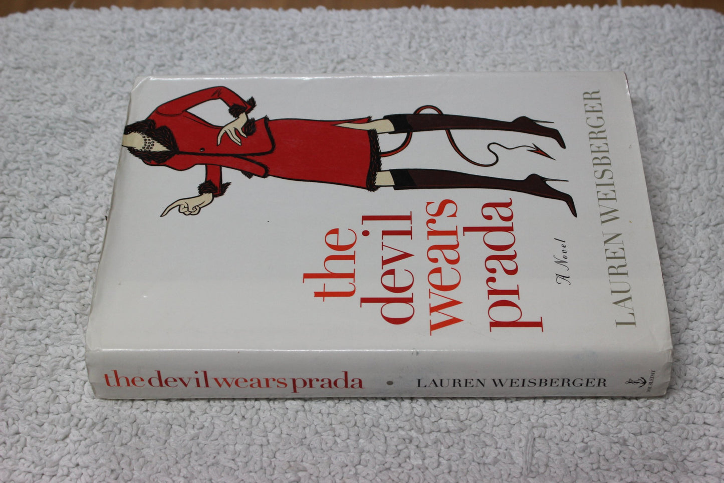 The Devil Wears Prada: A Novel - 8004