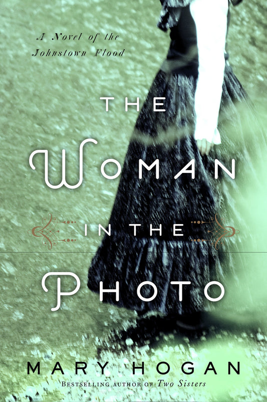 The Woman in the Photo: A Novel - 1349