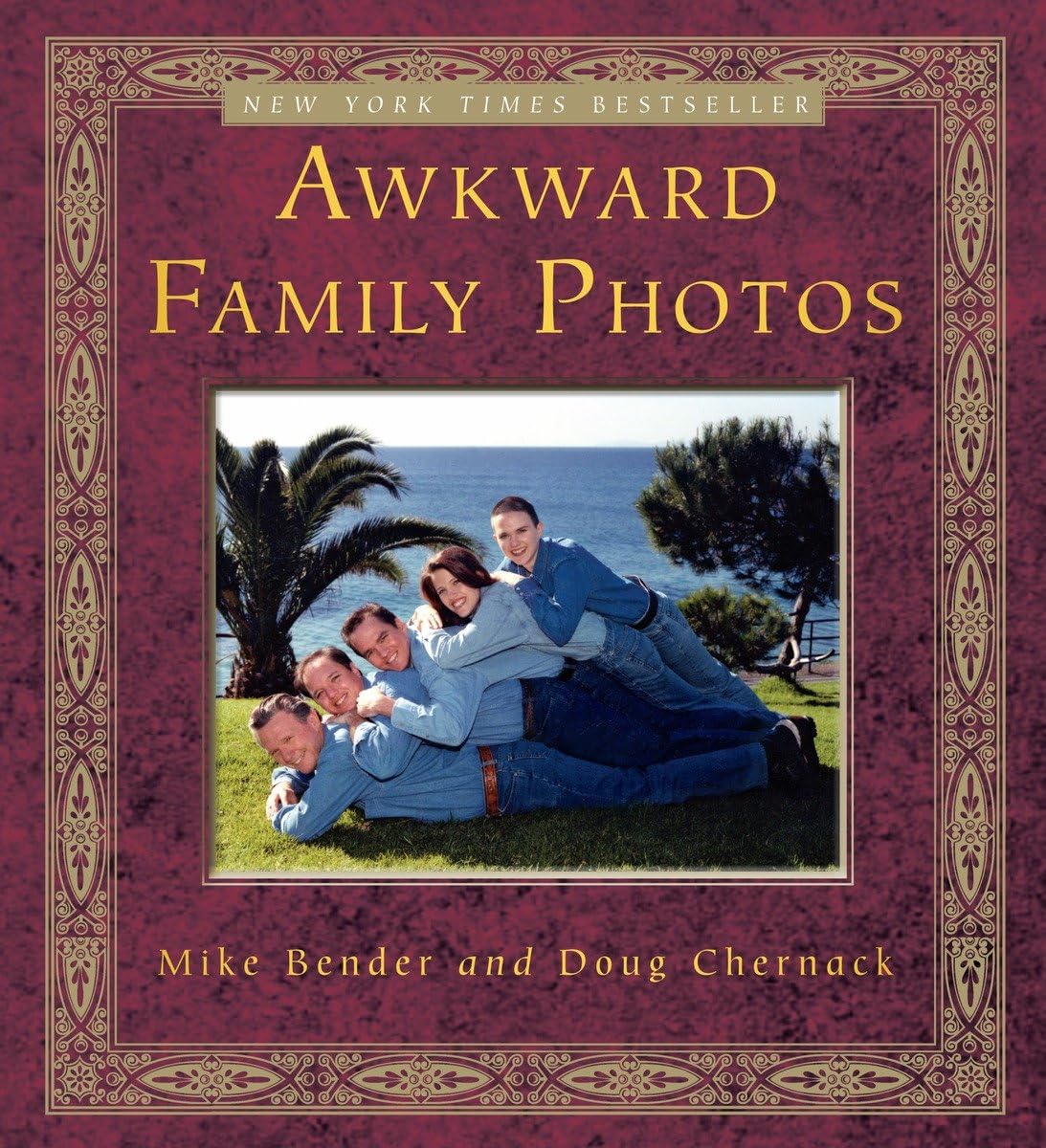 AWKWARD FAMILY PHOTOS - 9114