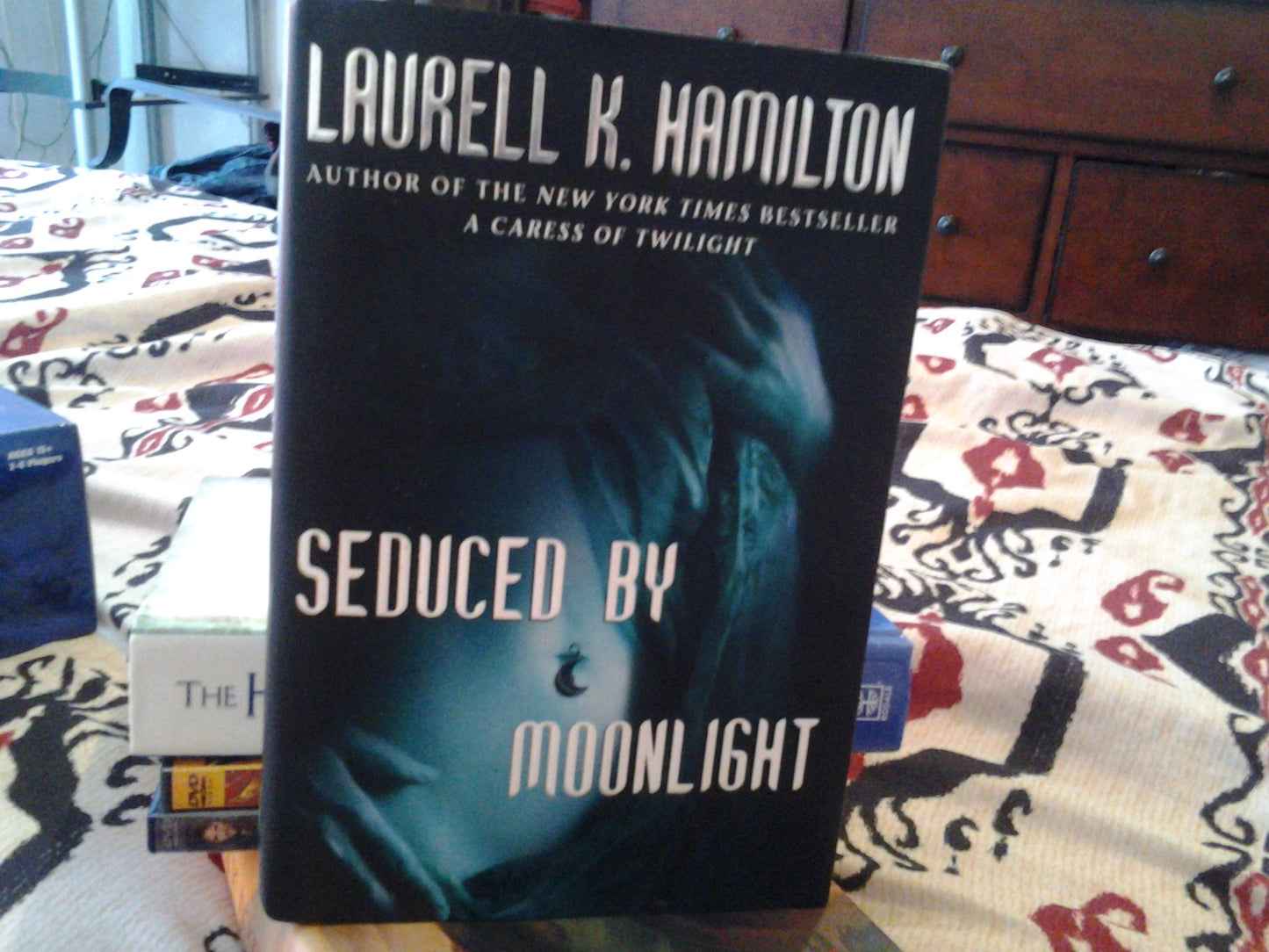 Seduced by Moonlight (Meredith Gentry, Book 3) - 1340