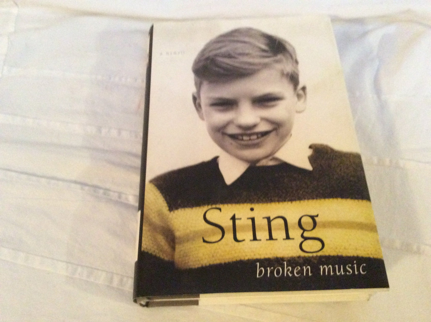 BROKEN MUSIC: A MEMOIR