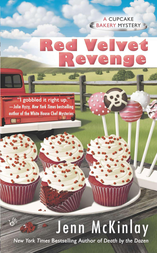 Red Velvet Revenge (Cupcake Bakery Mystery) - 8421