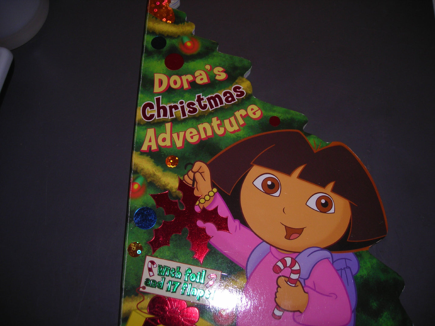 Dora's Christmas Adventure (With Foil and 17 Flaps!) (Nick Jr. Dora the Explorer)