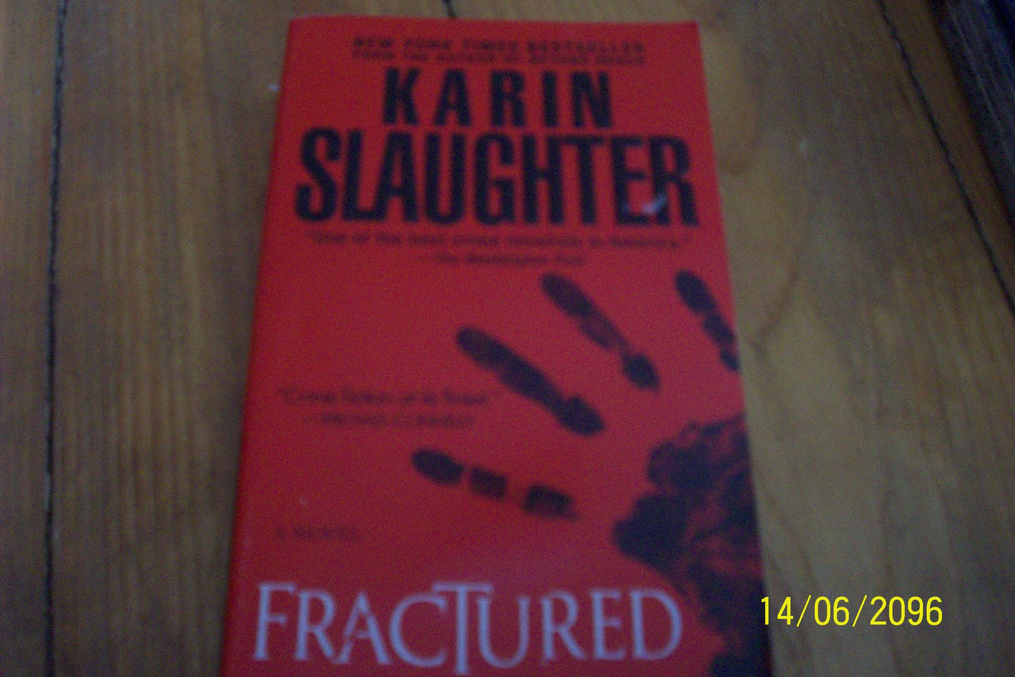 FRACTURED: A NOVEL (WILL TRENT) - 8394