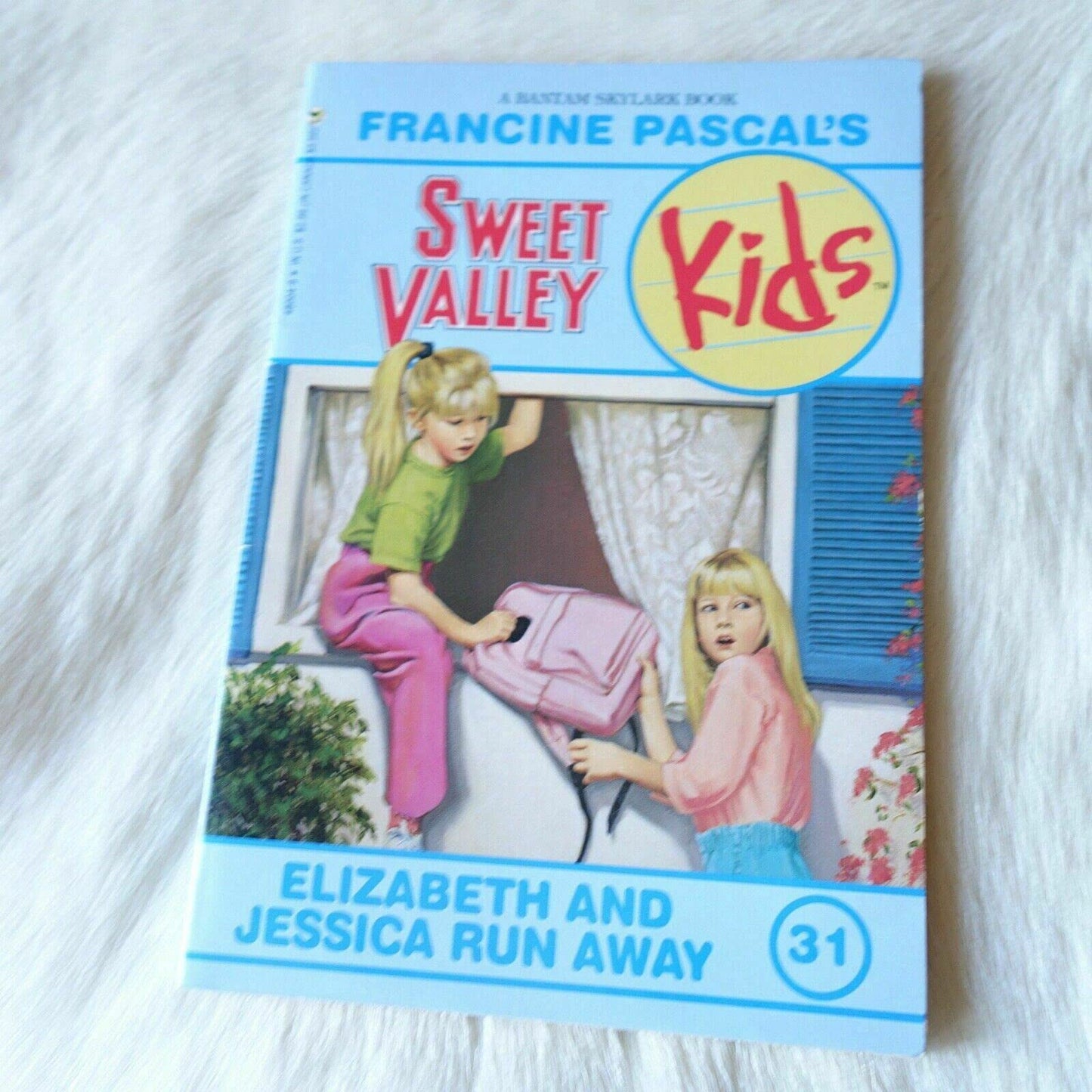 Elizabeth and Jessica Run Away (Sweet Valley Kids #31)
