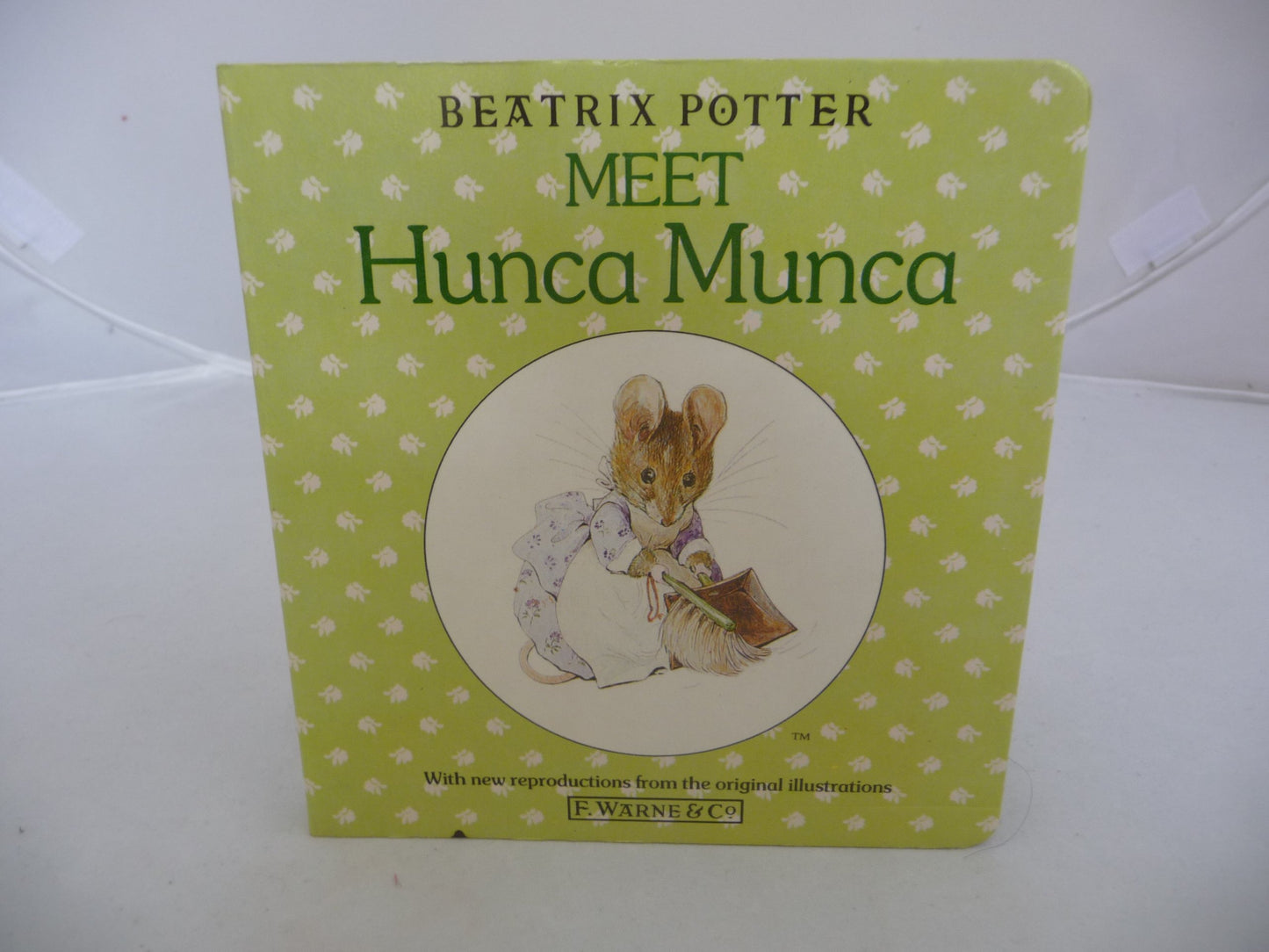 Meet Hunca Munca (First Board Book, Potter) - 2595