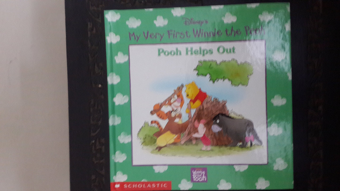 Pooh Helps Out (My Very First Winnie the Pooh)