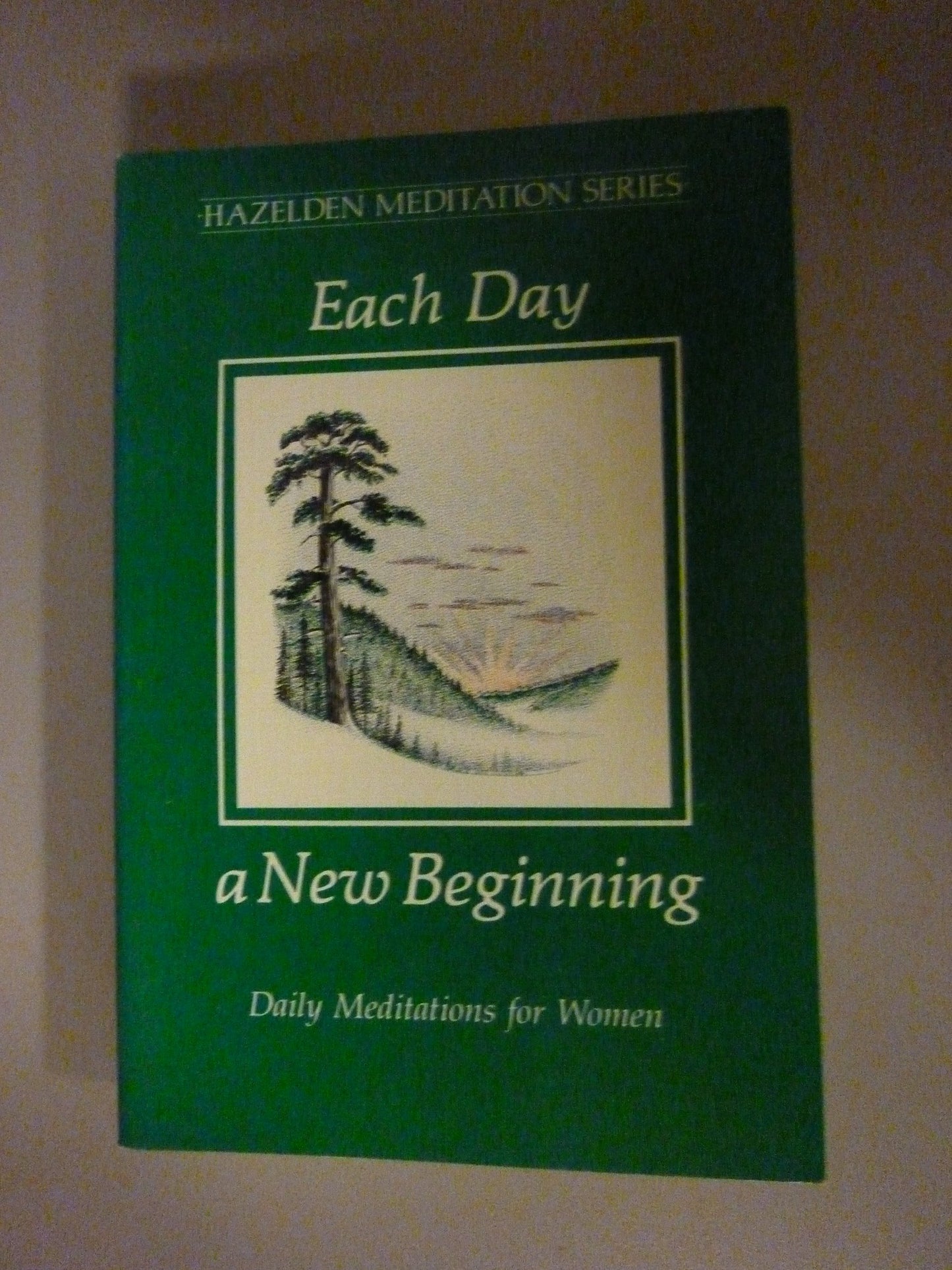 Each Day a New Beginning: Daily Meditations for Women (Hazelden Meditation Series)
