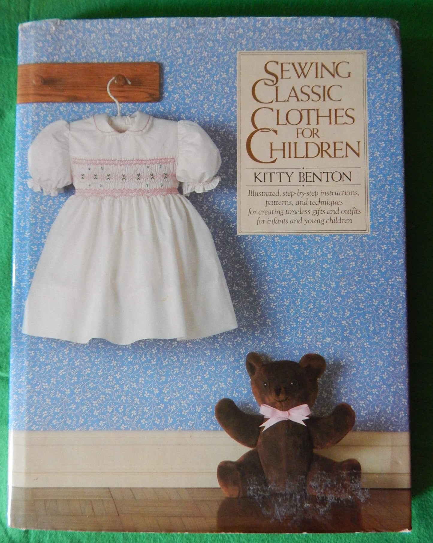 Sewing Classic Clothes for Children Hardcover Kitty Benton - 8070