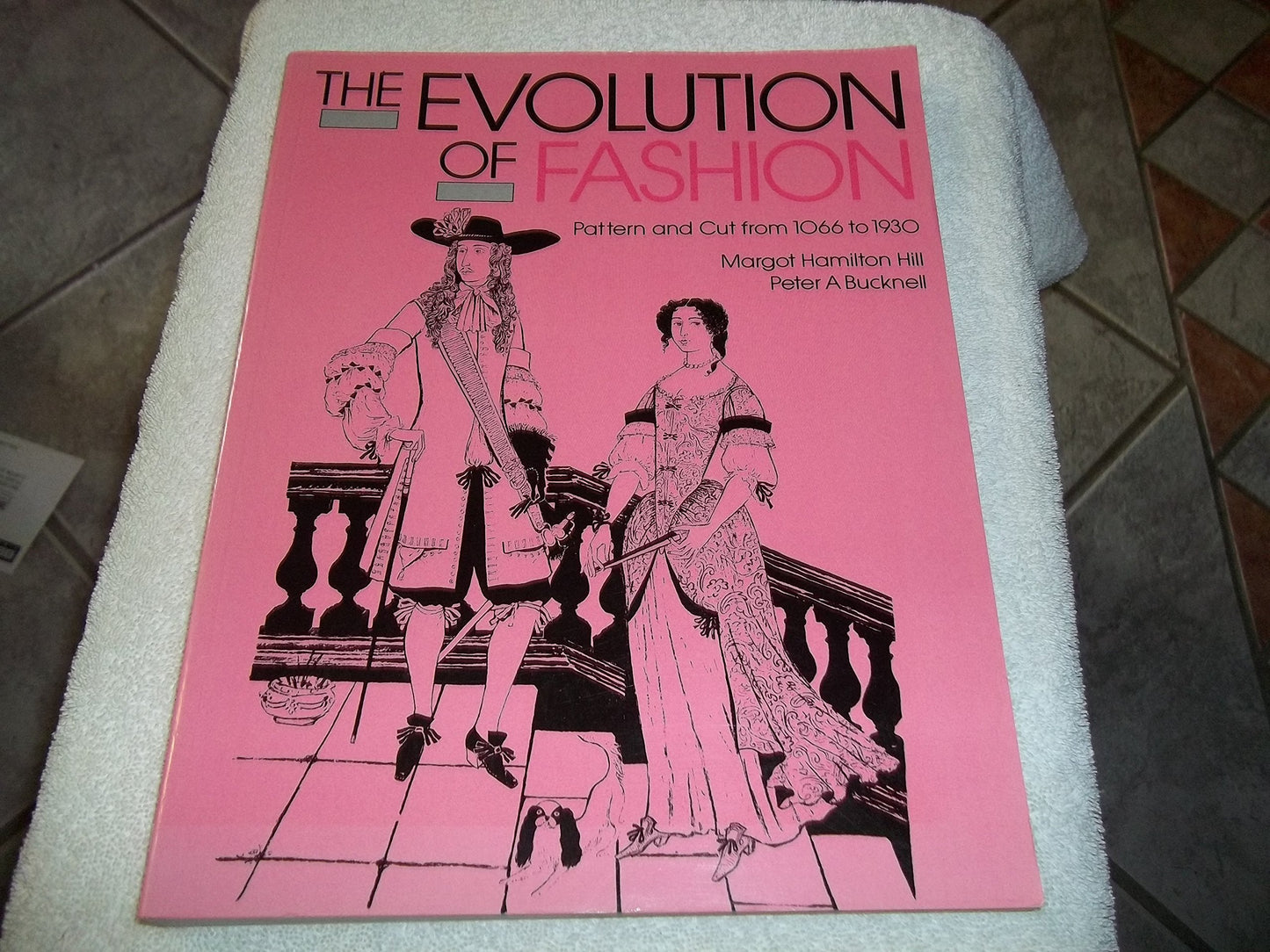 The Evolution of Fashion: Pattern and Cut from 1066 to 1930 - 4819