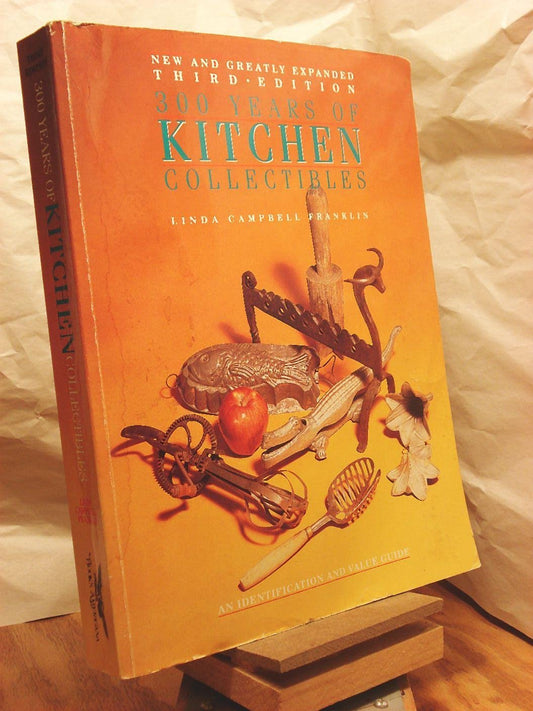 Three Hundred Years of Kitchen Collectibles (300 Years of Kitchen Collectibles)