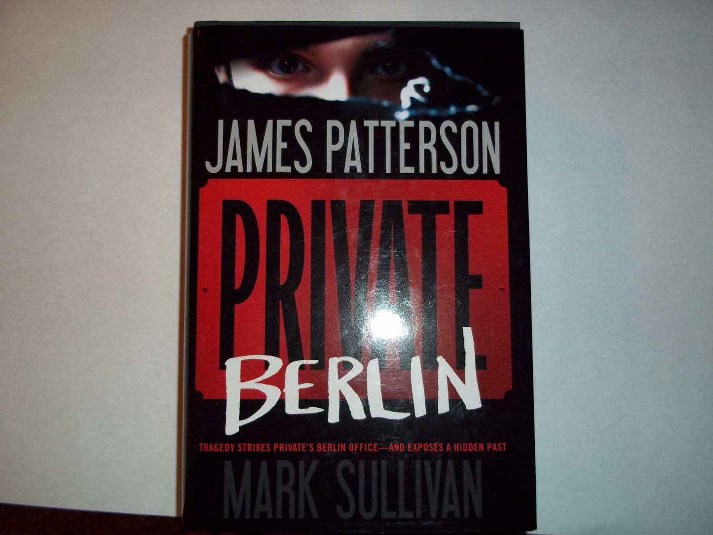 Private Berlin, Large Print Edition