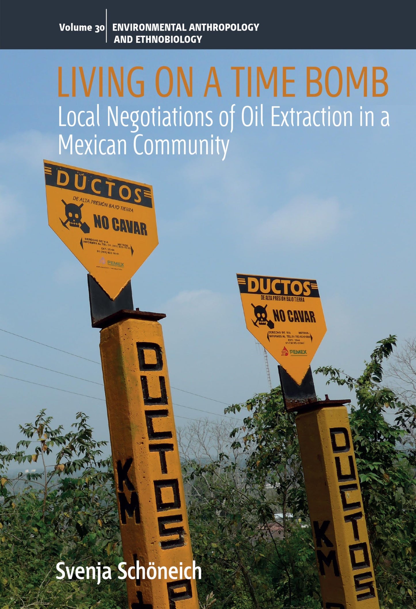 Living on a Time Bomb: Local Negotiations of Oil Extraction in a Mexican Community (Environmental Anthropology and Ethnobiology, 30)