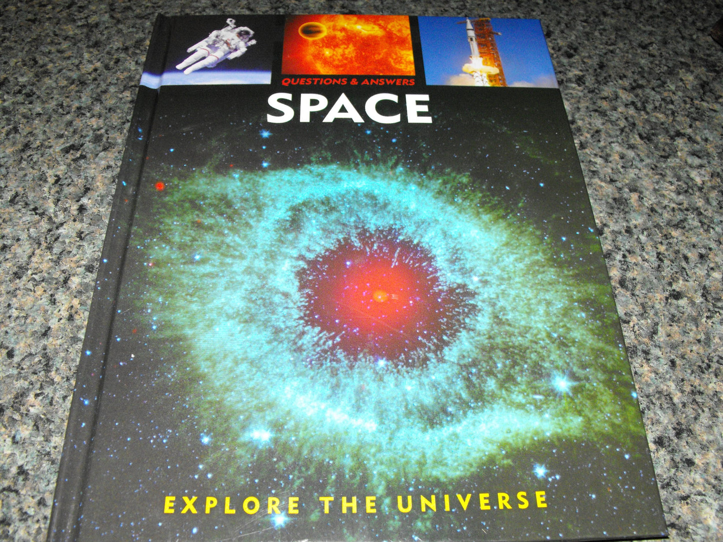 Questions & Answers: Space: Learn How Things Work by Capella (2012) Hardcover